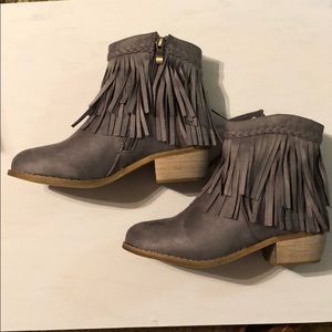 Gray fringe boots